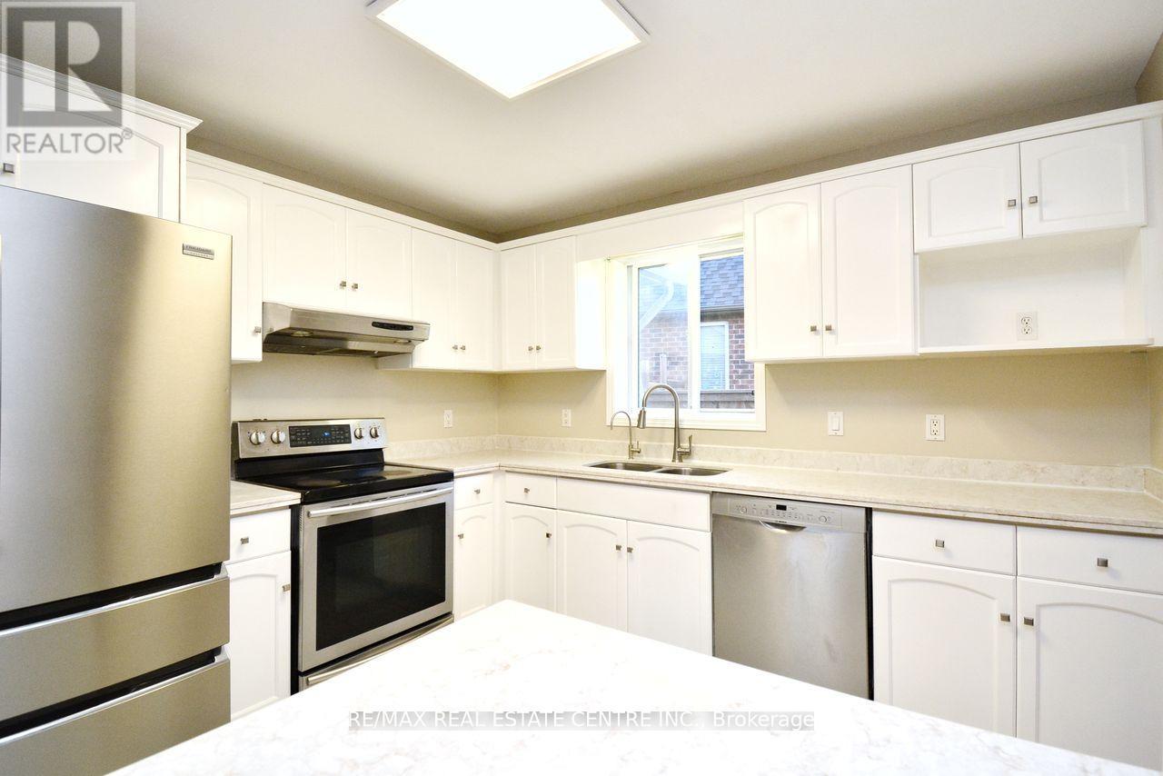 2 Althorp Drive, Orangeville, Ontario  L9W 5H7 - Photo 9 - W12446792