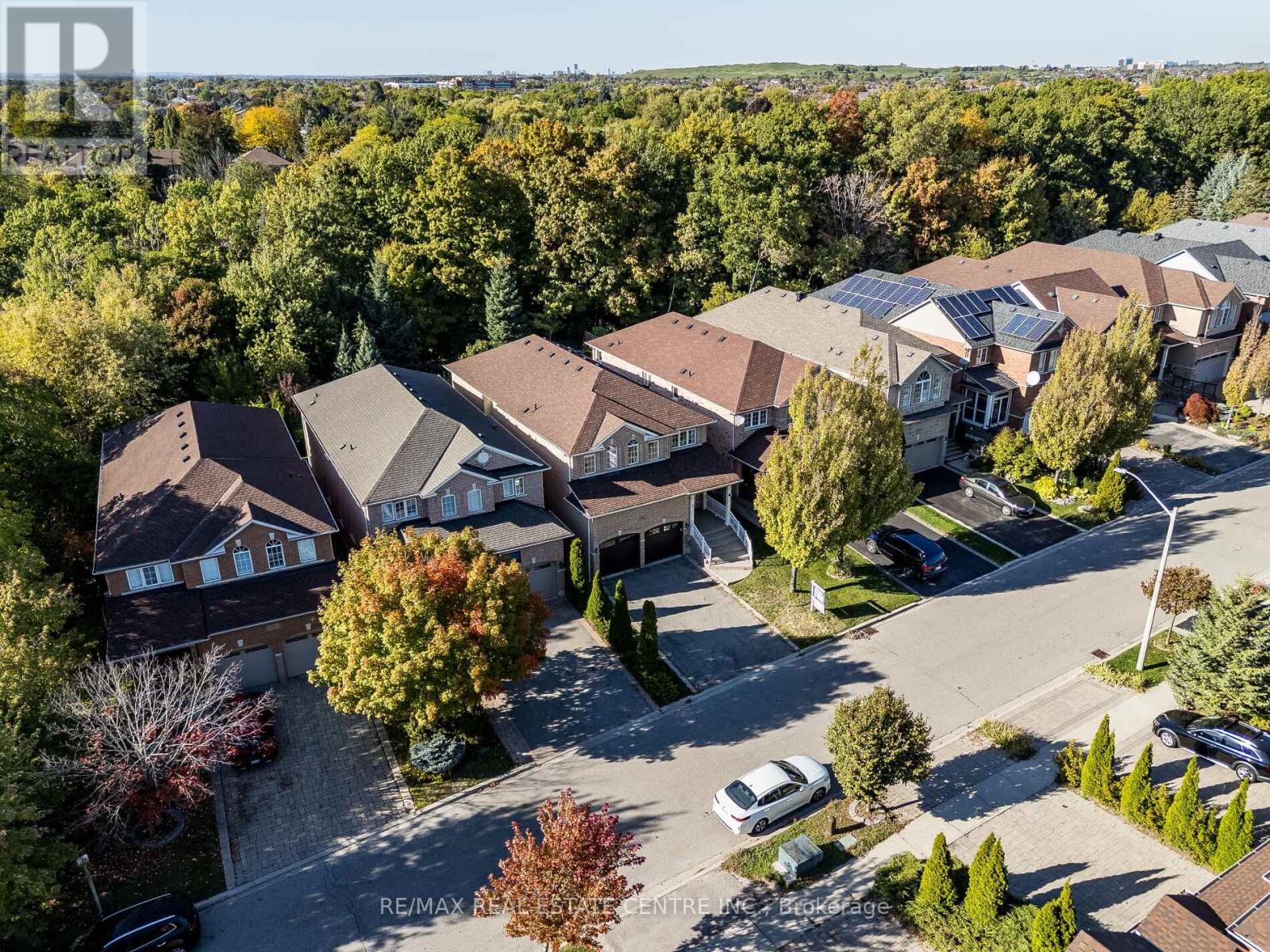 1581 Portsmouth Place S, Mississauga (East Credit), Ontario  L5M 7W2 - Photo 2 - W12446798