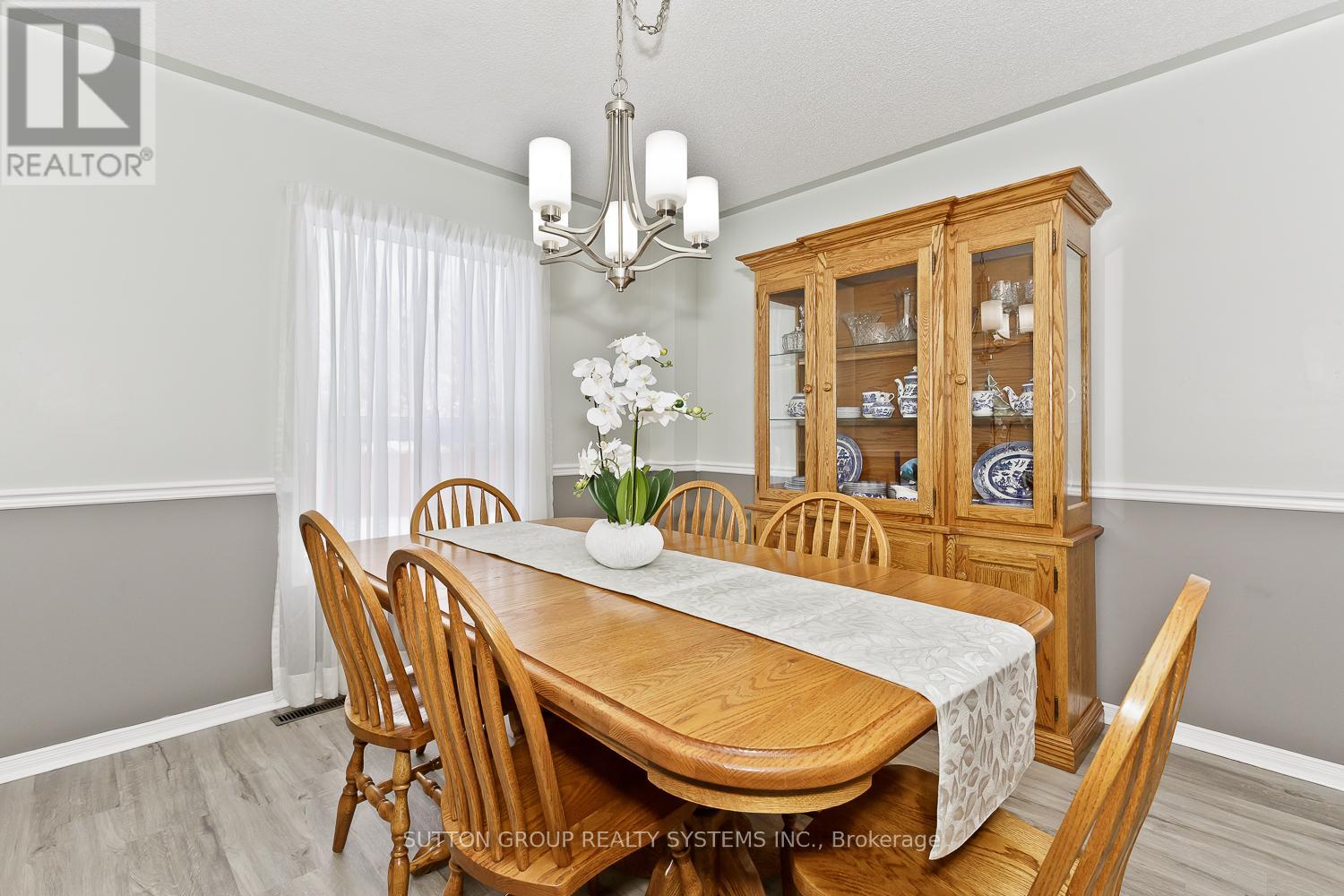 3945 Foxwood Avenue, Mississauga, Ontario  L5N 7V4 - Photo 10 - W12446800