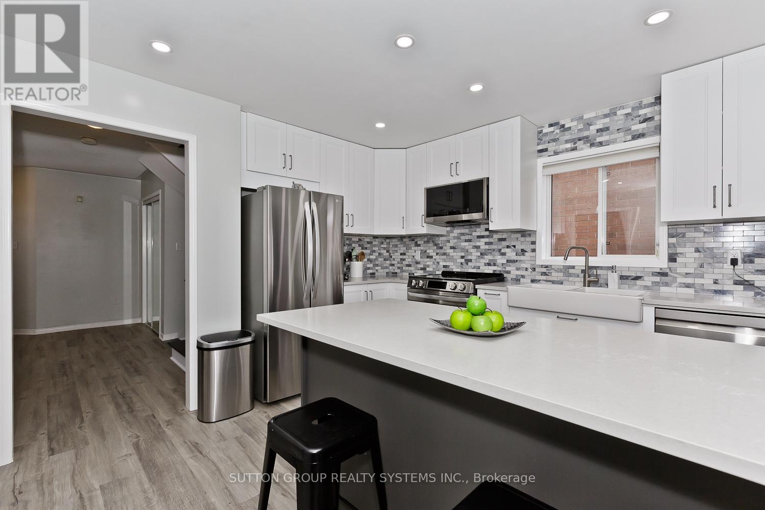 3945 Foxwood Avenue, Mississauga, Ontario  L5N 7V4 - Photo 11 - W12446800