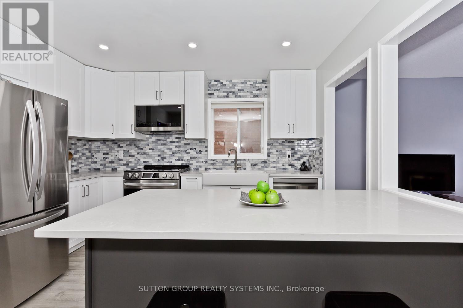 3945 Foxwood Avenue, Mississauga, Ontario  L5N 7V4 - Photo 12 - W12446800