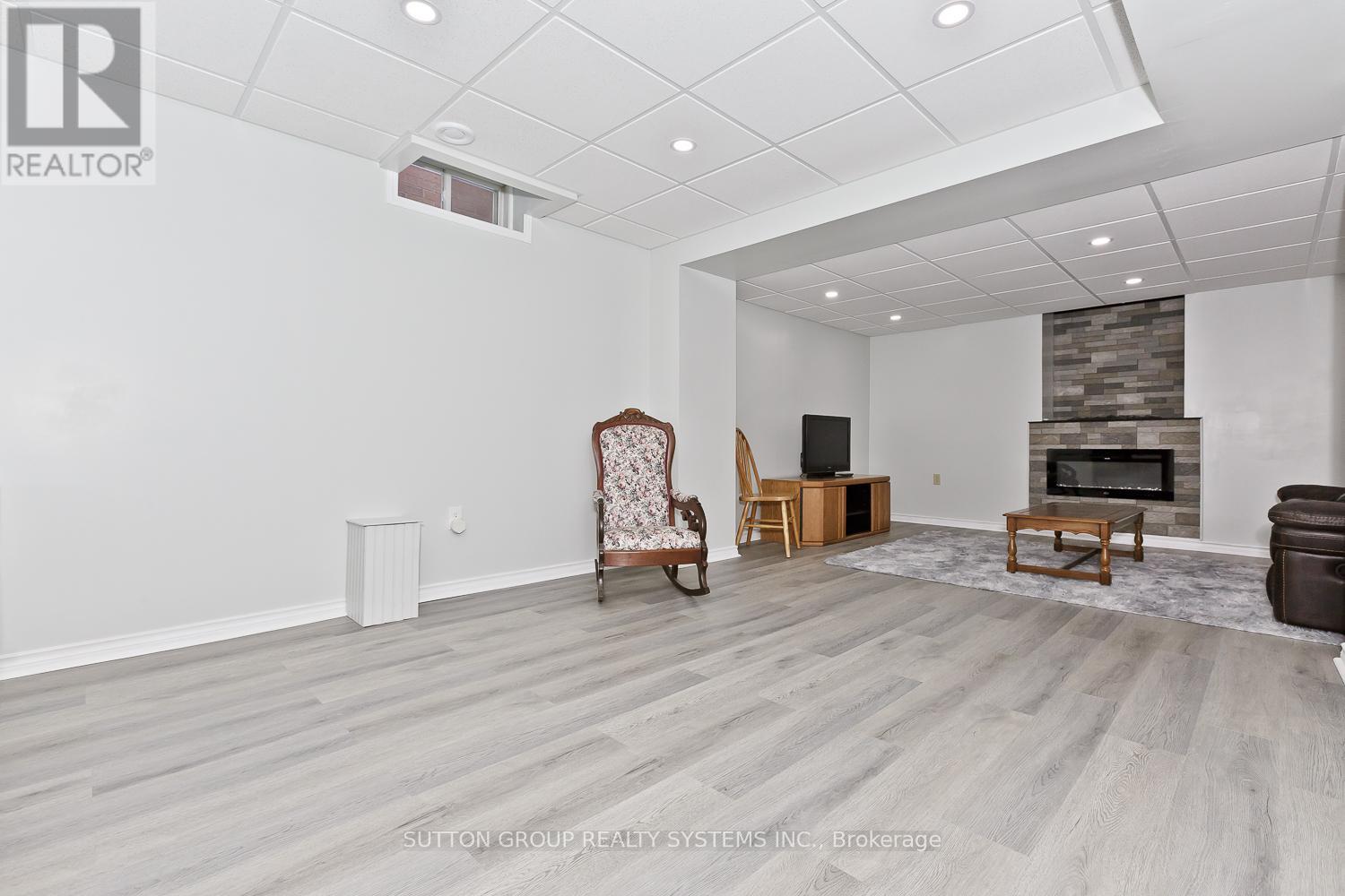 3945 Foxwood Avenue, Mississauga, Ontario  L5N 7V4 - Photo 35 - W12446800