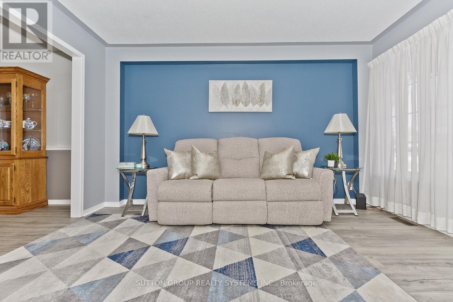 3945 Foxwood Avenue, Mississauga, Ontario  L5N 7V4 - Photo 6 - W12446800