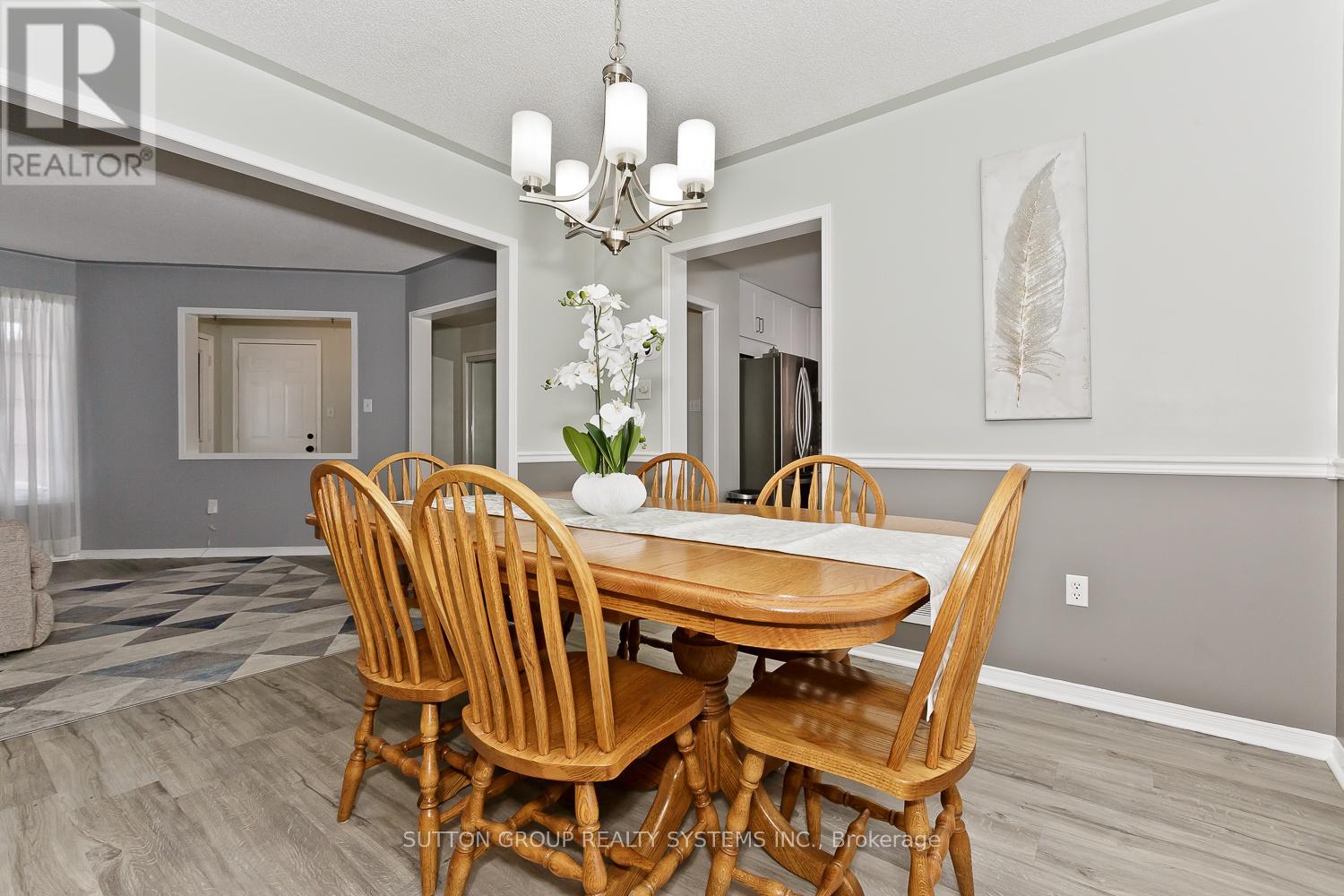 3945 Foxwood Avenue, Mississauga, Ontario  L5N 7V4 - Photo 9 - W12446800