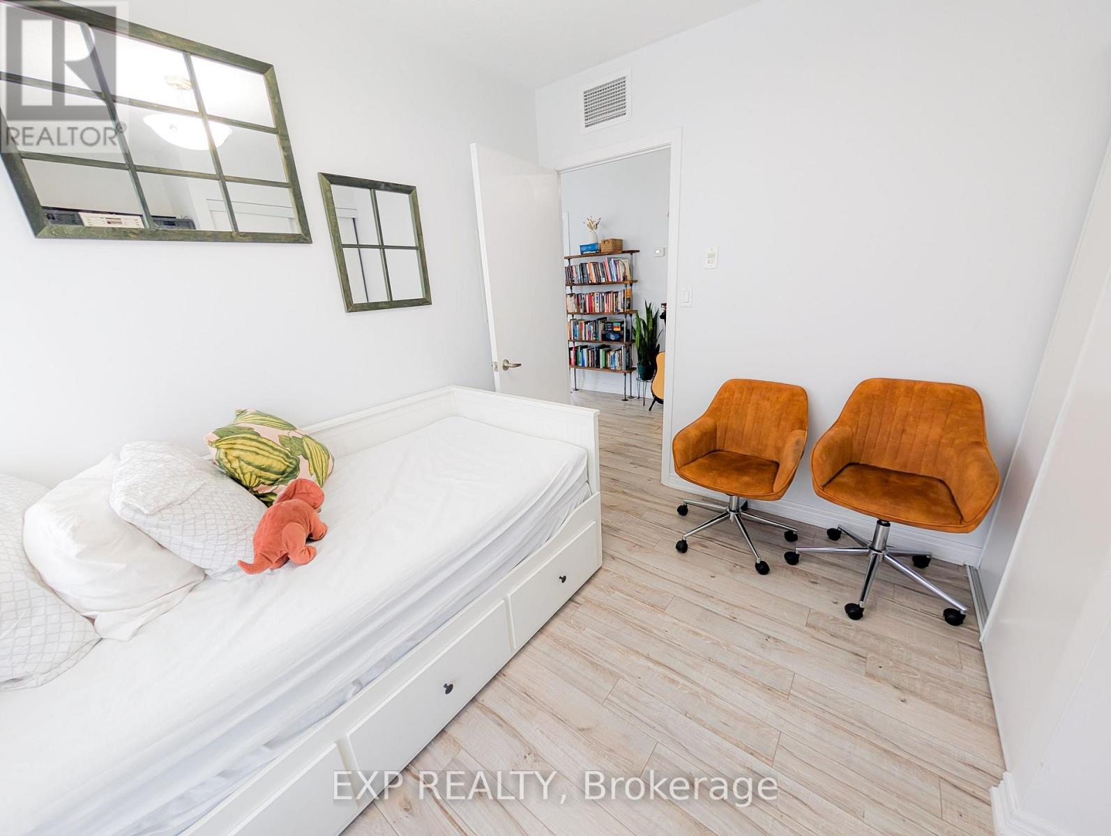 1010 - 2464 Weston Road, Toronto (Weston), Ontario  M9N 0A2 - Photo 5 - W12446805