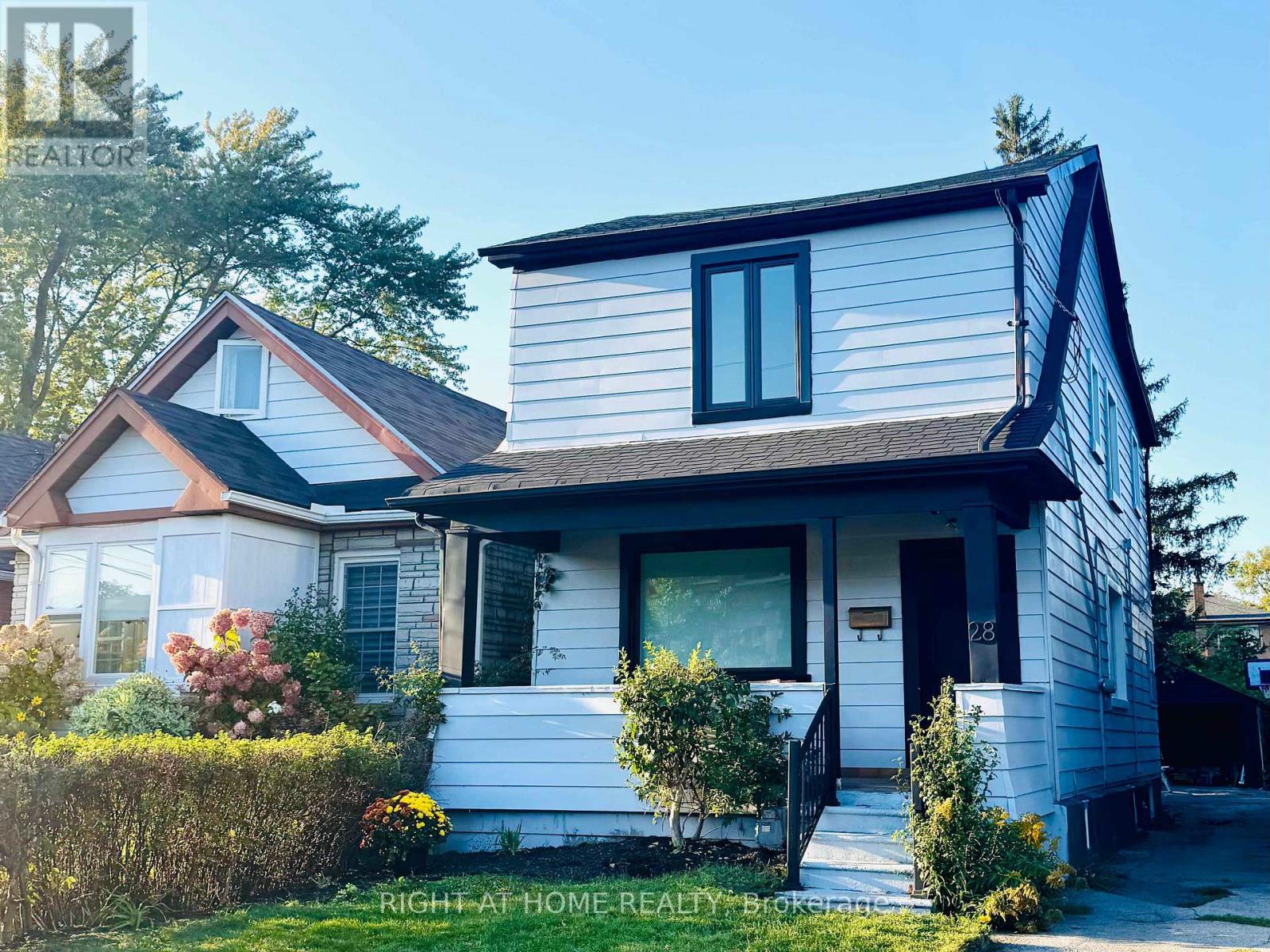 28 PENDEEN AVENUE, Toronto, Ontario