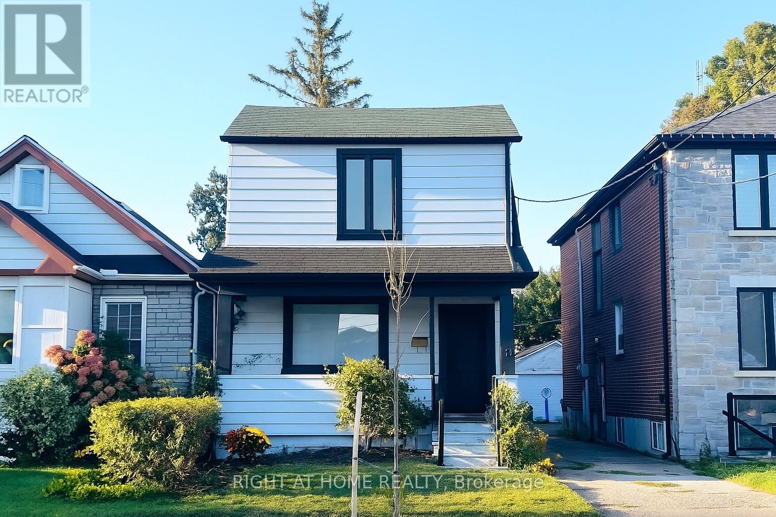 28 Pendeen Avenue, Toronto, Ontario  M6N 2P3 - Photo 2 - W12446824