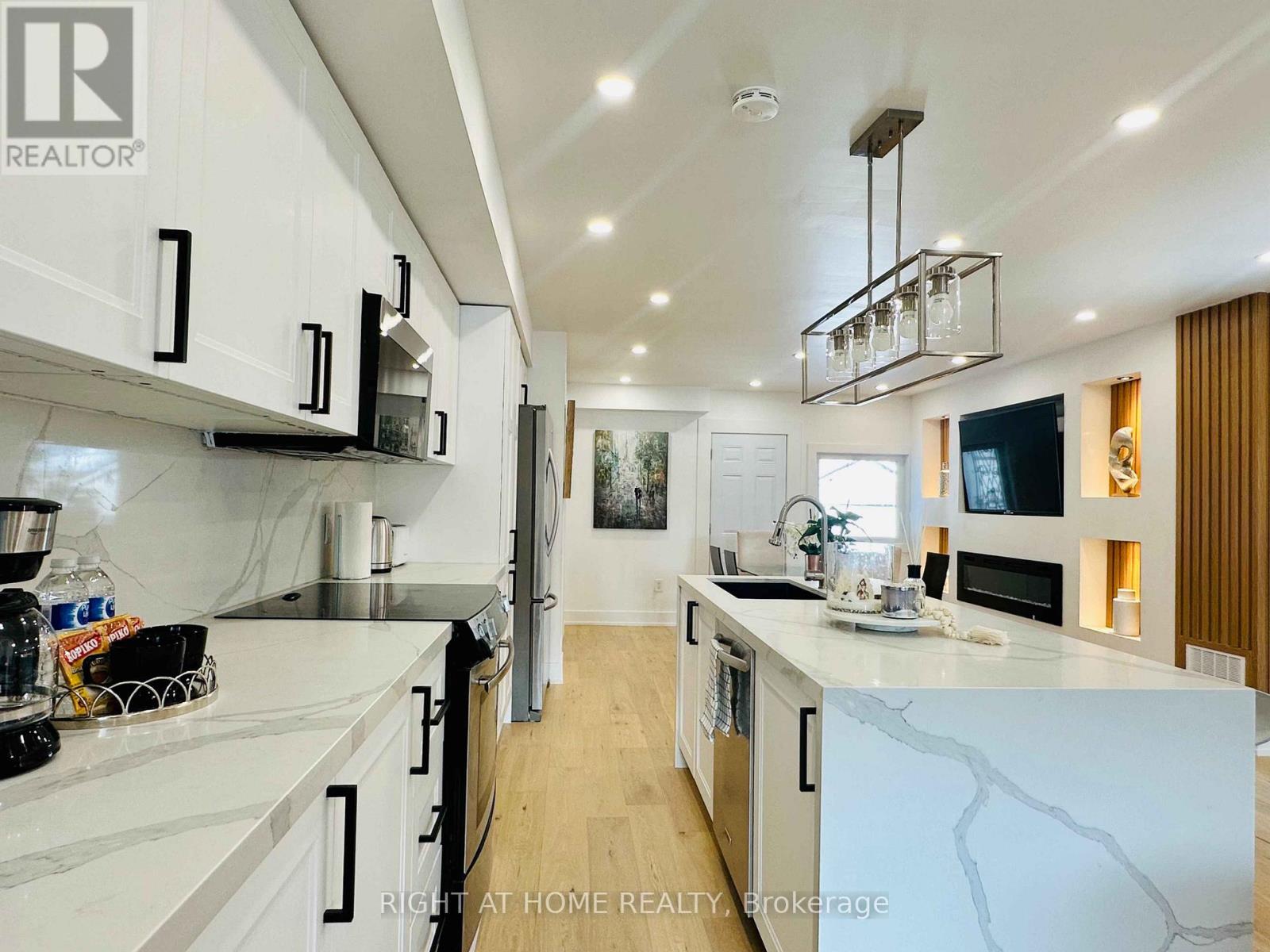 28 Pendeen Avenue, Toronto, Ontario  M6N 2P3 - Photo 6 - W12446824