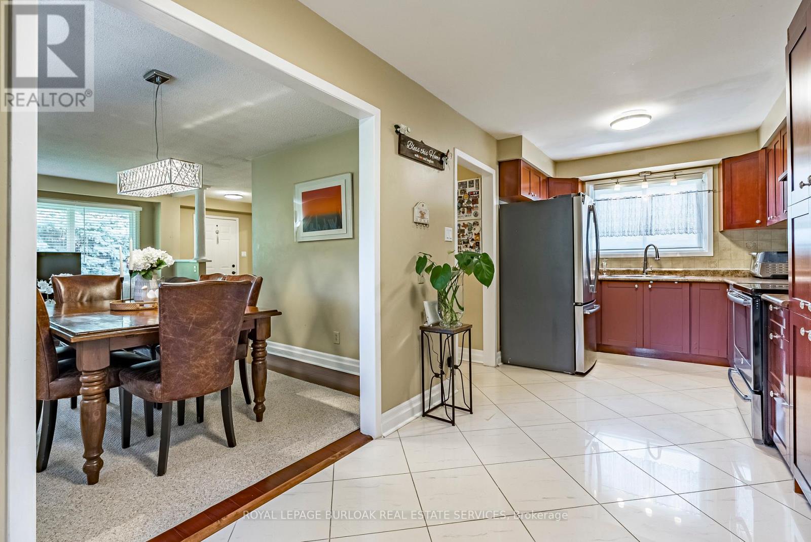 214 Vance Drive, Oakville (Br Bronte), Ontario  L6L 3L1 - Photo 18 - W12446831