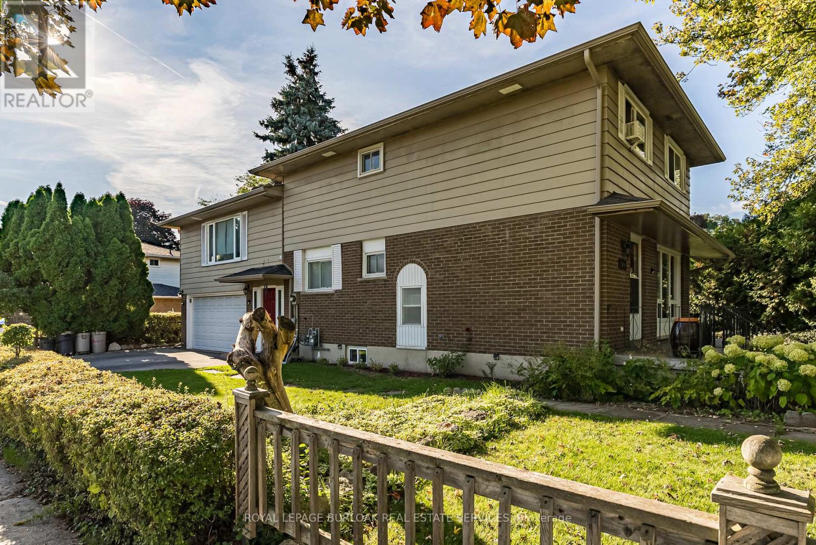 214 Vance Drive, Oakville (Br Bronte), Ontario  L6L 3L1 - Photo 3 - W12446831