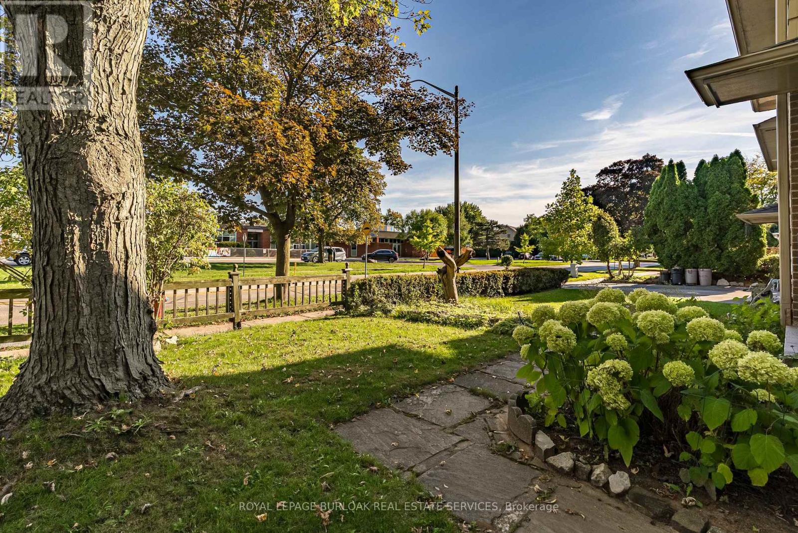 214 Vance Drive, Oakville (Br Bronte), Ontario  L6L 3L1 - Photo 45 - W12446831