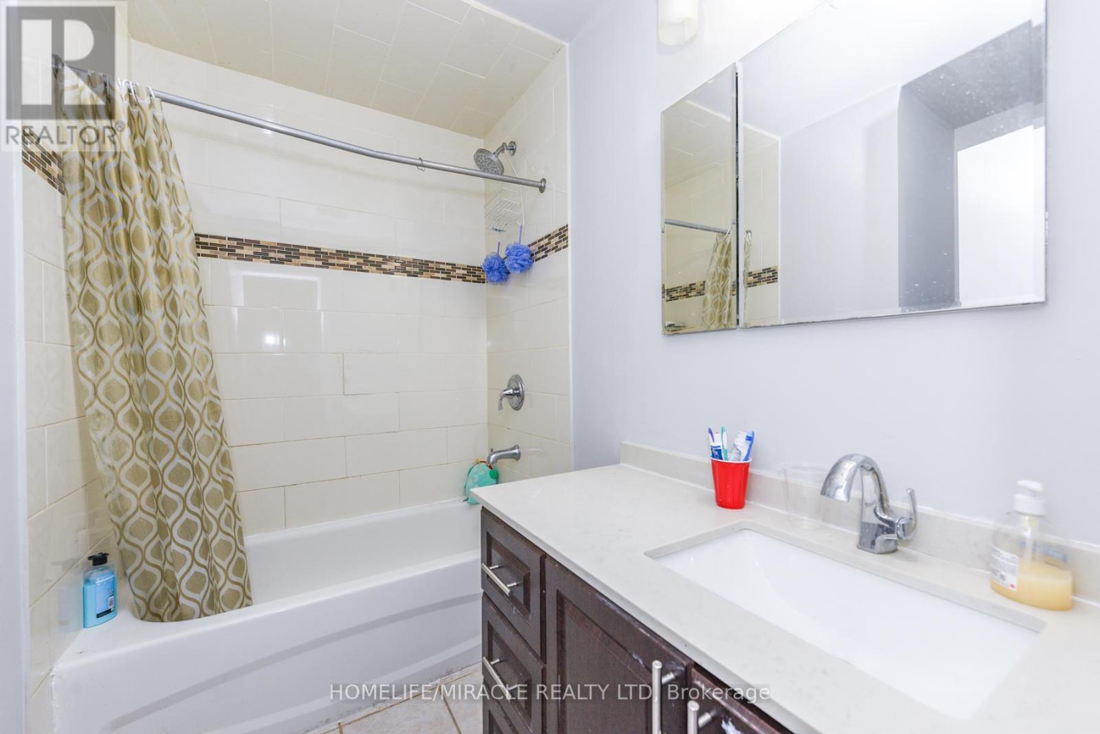3442 Laddie Crescent, Mississauga, Ontario  L4T 1N1 - Photo 11 - W12446845