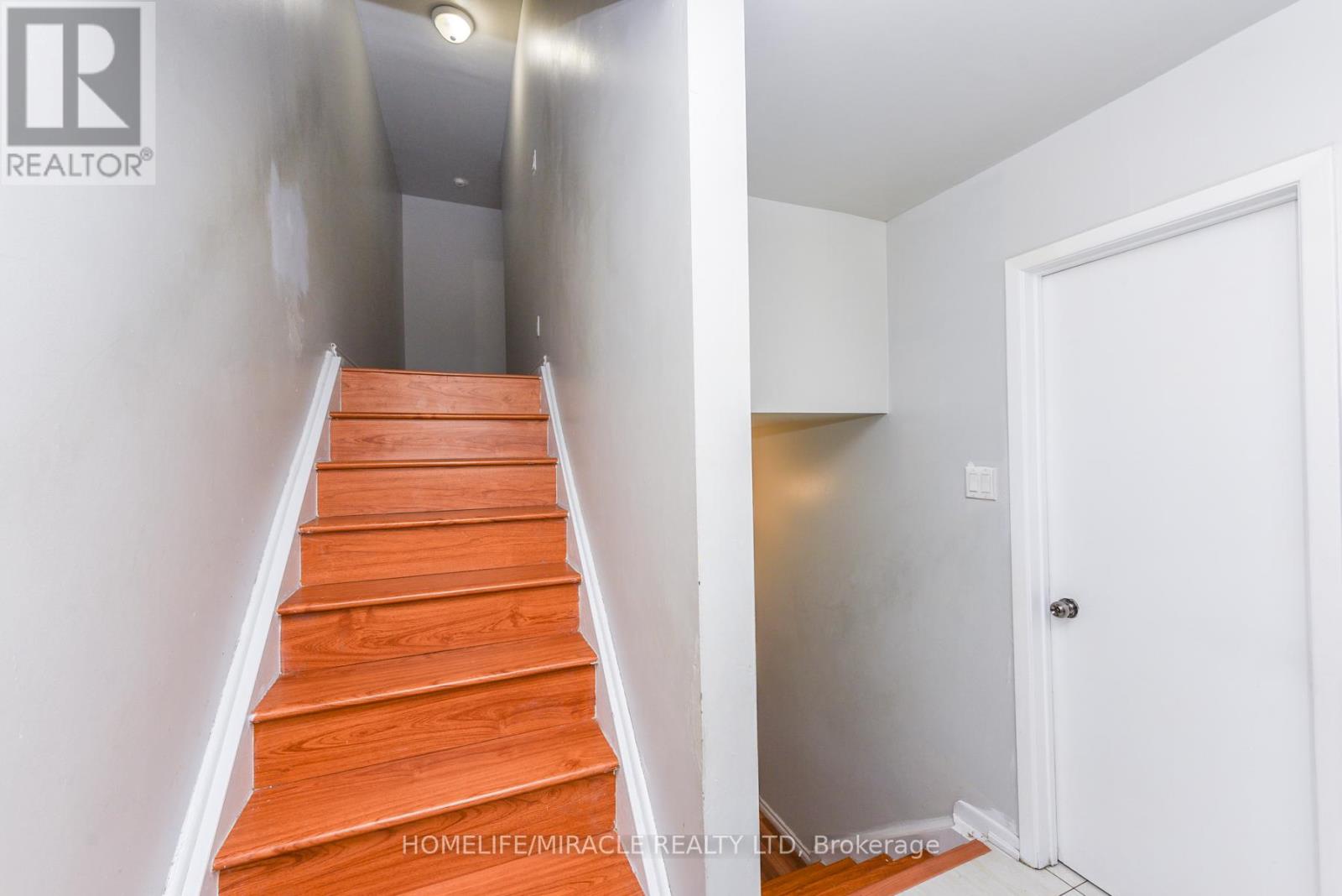 3442 Laddie Crescent, Mississauga, Ontario  L4T 1N1 - Photo 18 - W12446845