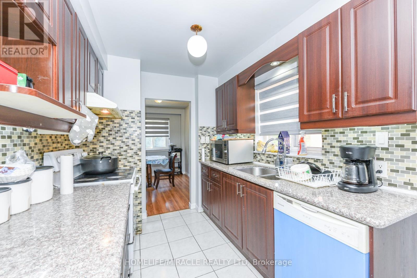 3442 Laddie Crescent, Mississauga, Ontario  L4T 1N1 - Photo 24 - W12446845