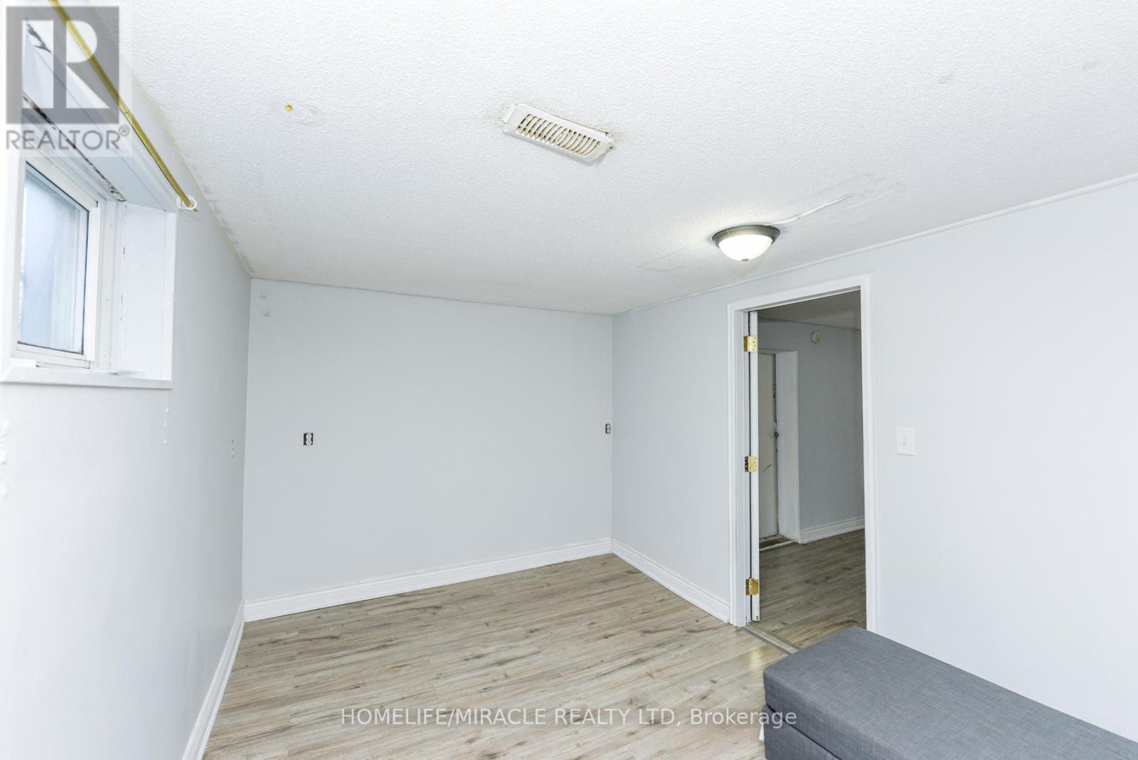 3442 Laddie Crescent, Mississauga, Ontario  L4T 1N1 - Photo 27 - W12446845