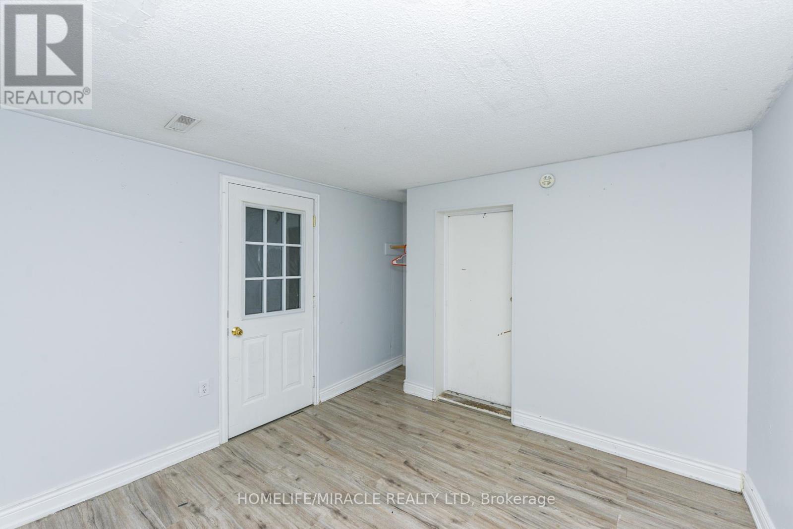 3442 Laddie Crescent, Mississauga, Ontario  L4T 1N1 - Photo 28 - W12446845