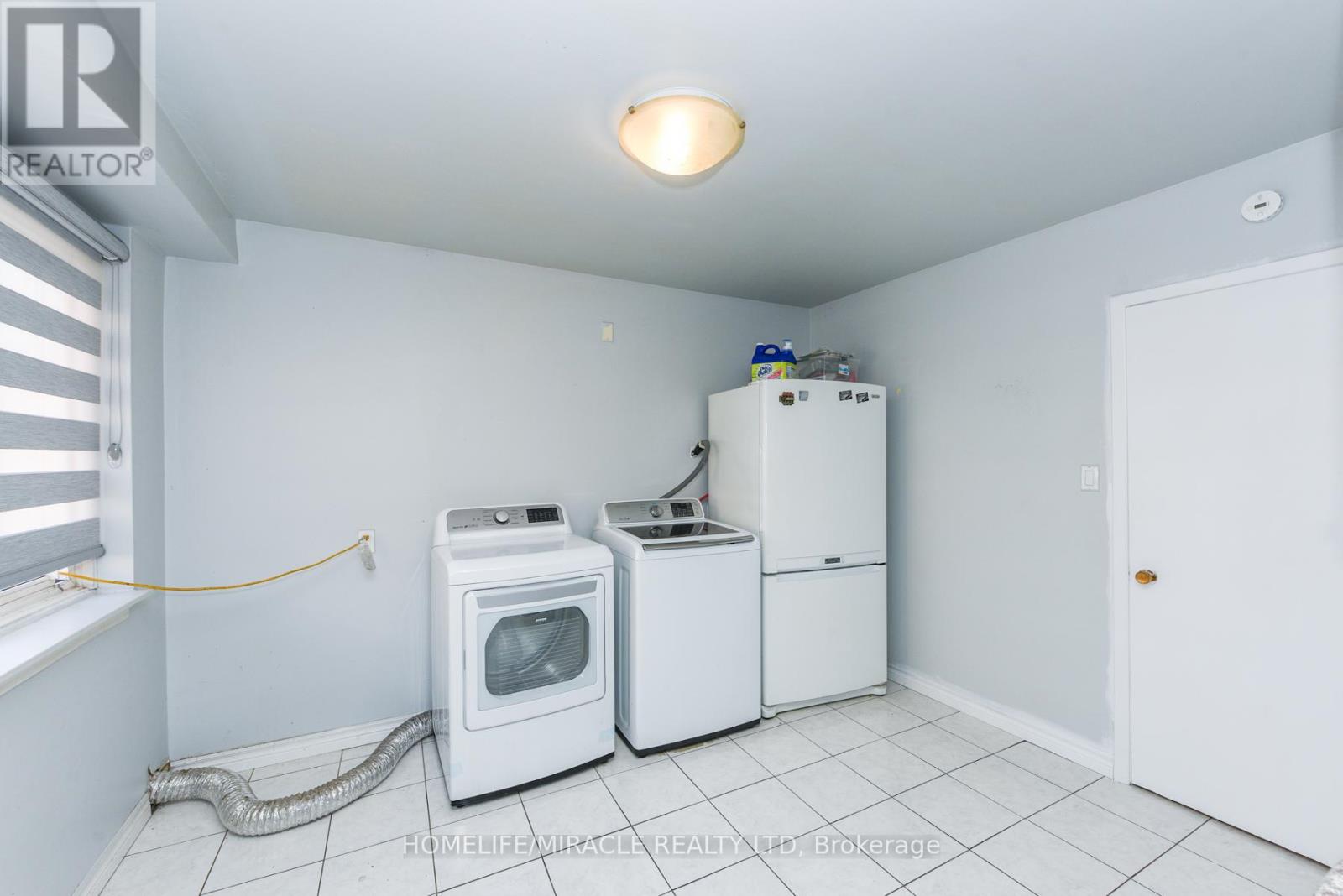 3442 Laddie Crescent, Mississauga, Ontario  L4T 1N1 - Photo 35 - W12446845