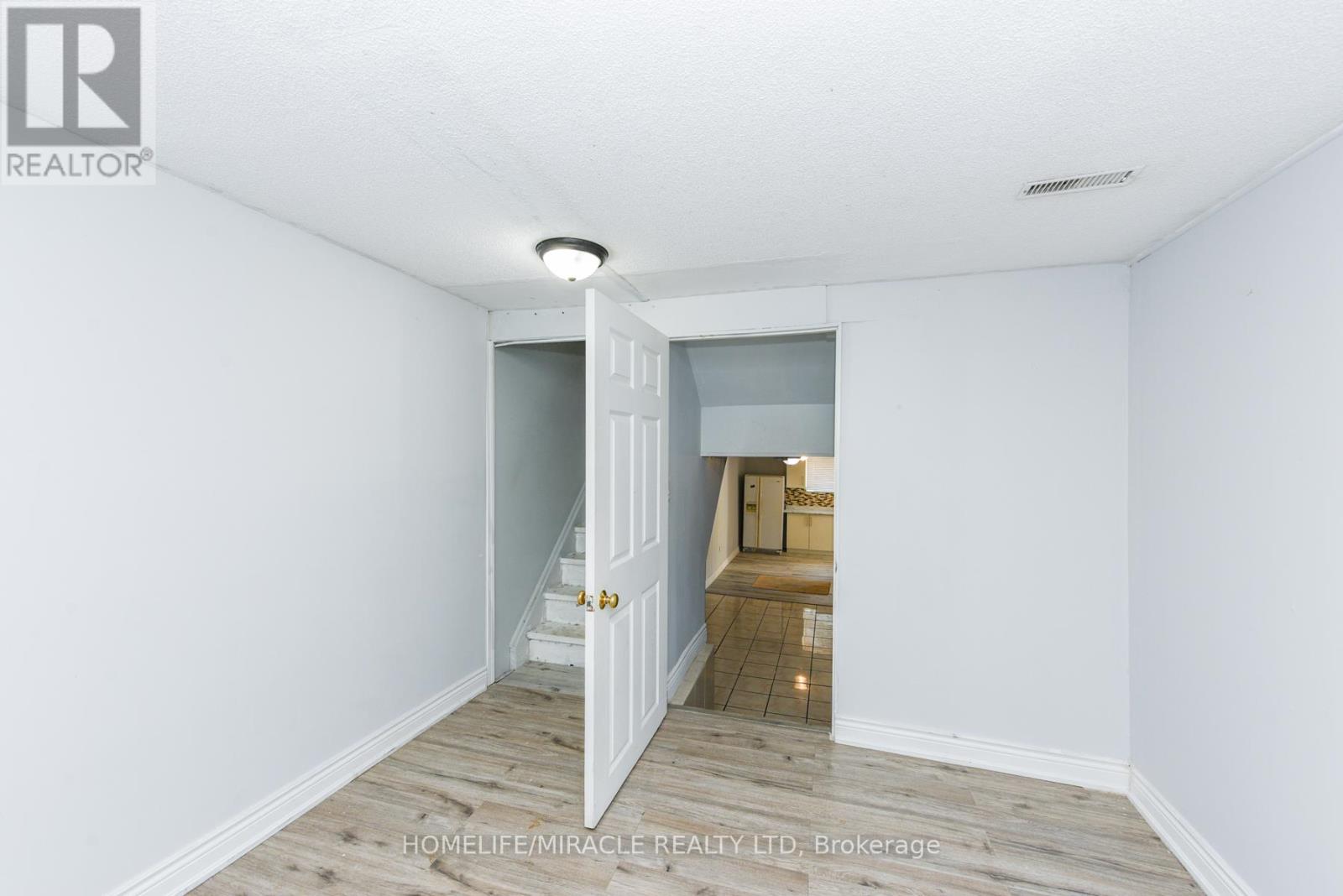 3442 Laddie Crescent, Mississauga, Ontario  L4T 1N1 - Photo 37 - W12446845