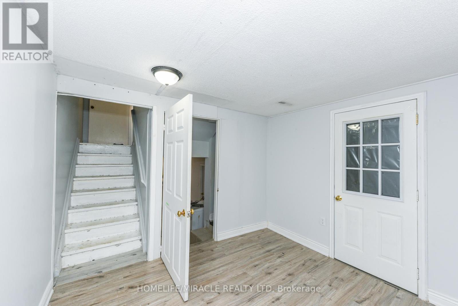 3442 Laddie Crescent, Mississauga, Ontario  L4T 1N1 - Photo 38 - W12446845