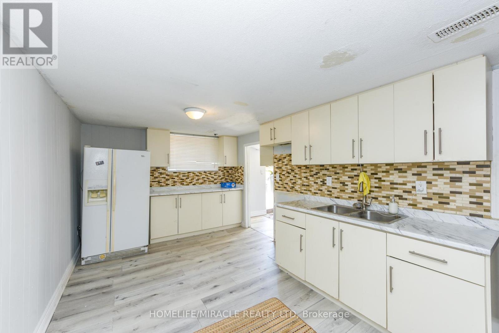 3442 Laddie Crescent, Mississauga, Ontario  L4T 1N1 - Photo 39 - W12446845