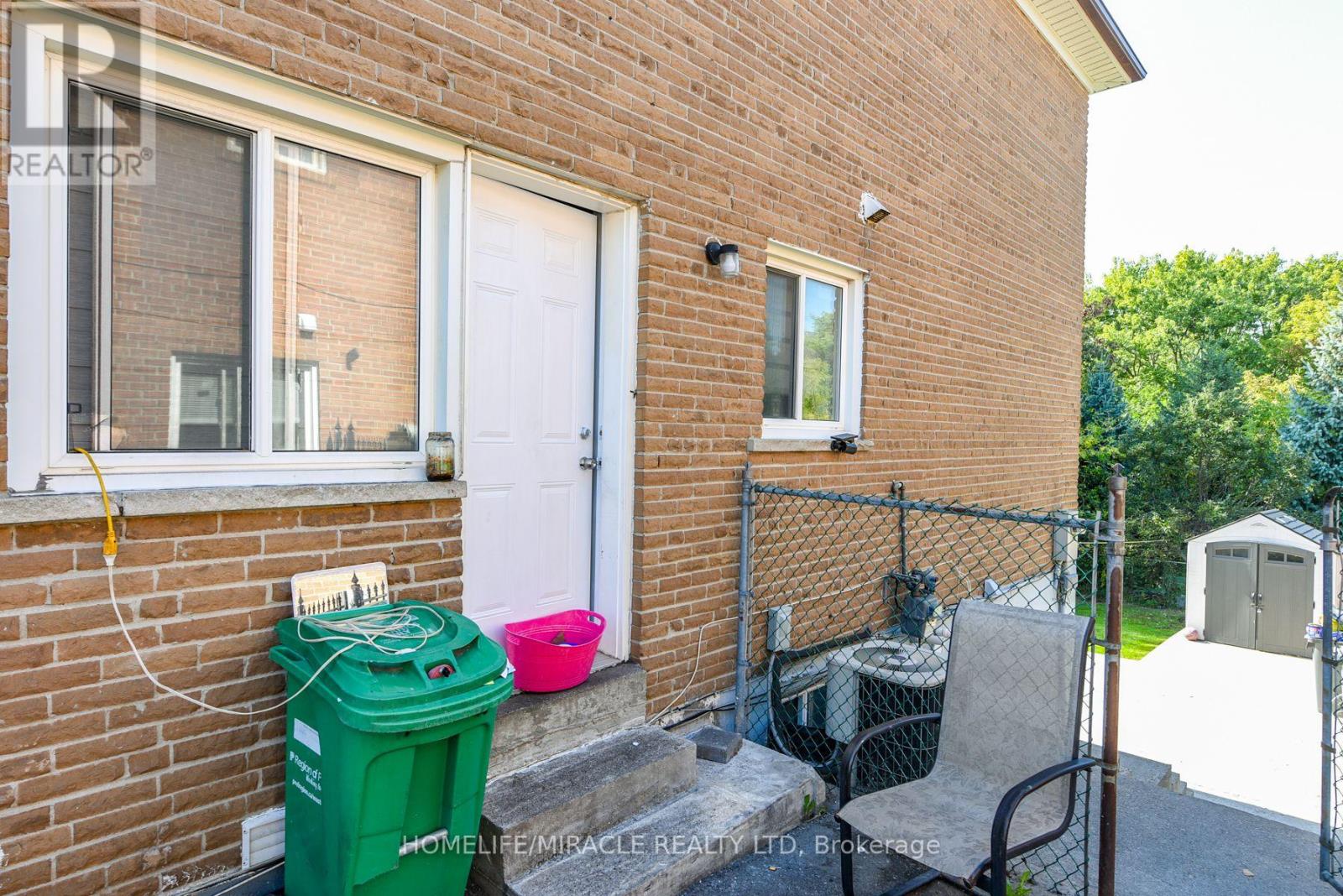 3442 Laddie Crescent, Mississauga, Ontario  L4T 1N1 - Photo 4 - W12446845