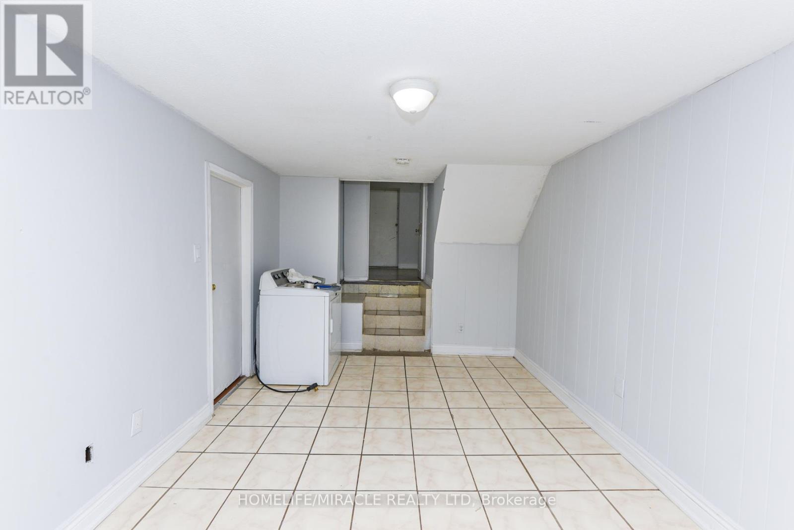 3442 Laddie Crescent, Mississauga, Ontario  L4T 1N1 - Photo 40 - W12446845