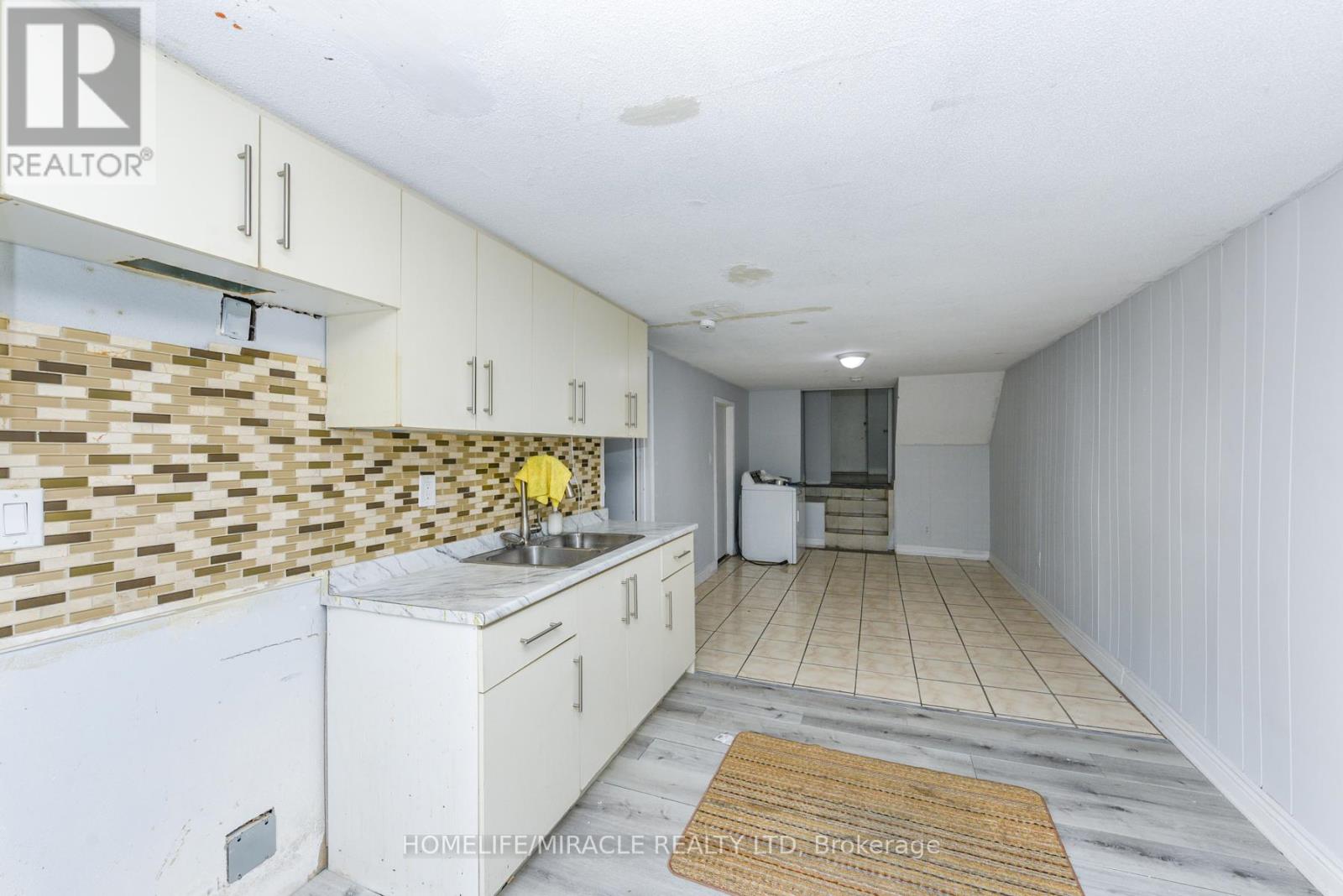 3442 Laddie Crescent, Mississauga, Ontario  L4T 1N1 - Photo 41 - W12446845
