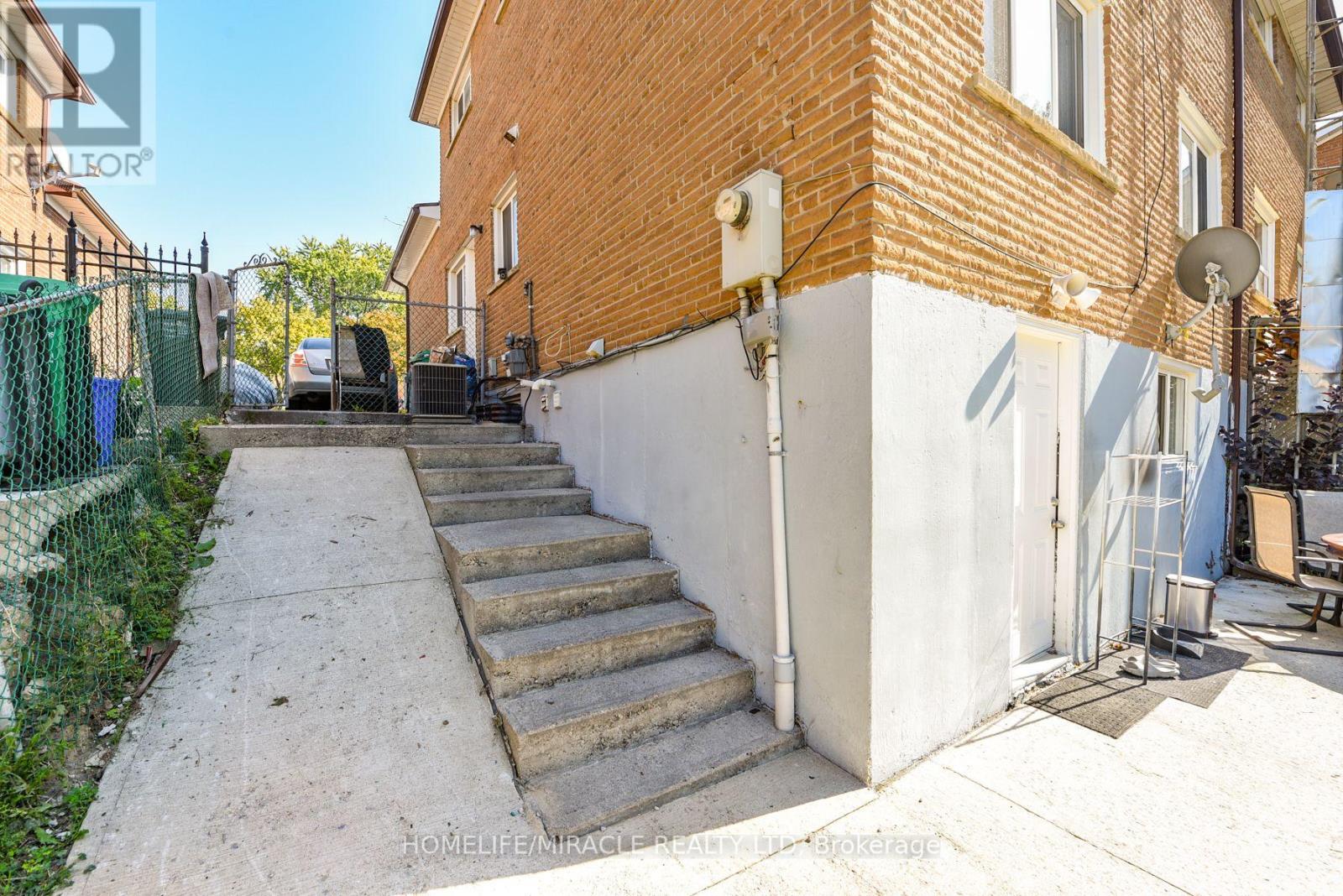 3442 Laddie Crescent, Mississauga, Ontario  L4T 1N1 - Photo 44 - W12446845