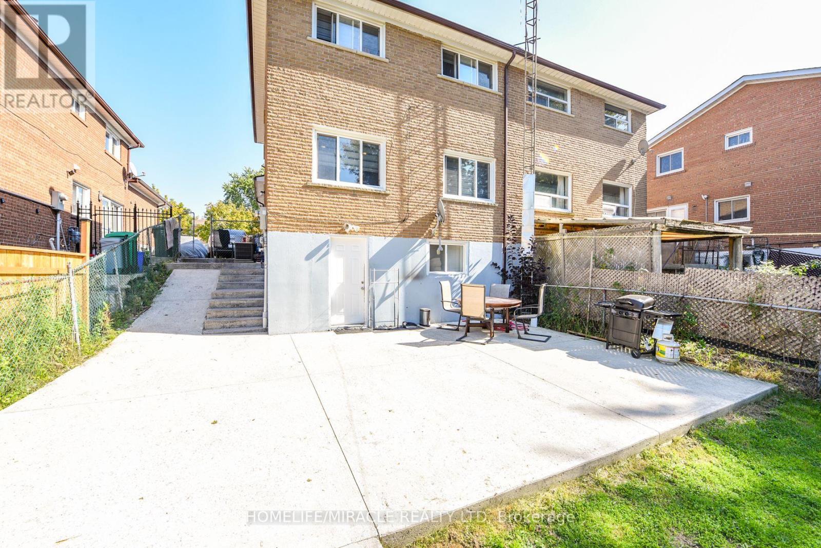 3442 Laddie Crescent, Mississauga, Ontario  L4T 1N1 - Photo 46 - W12446845