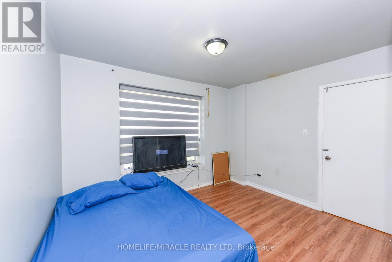 3442 Laddie Crescent, Mississauga, Ontario  L4T 1N1 - Photo 6 - W12446845