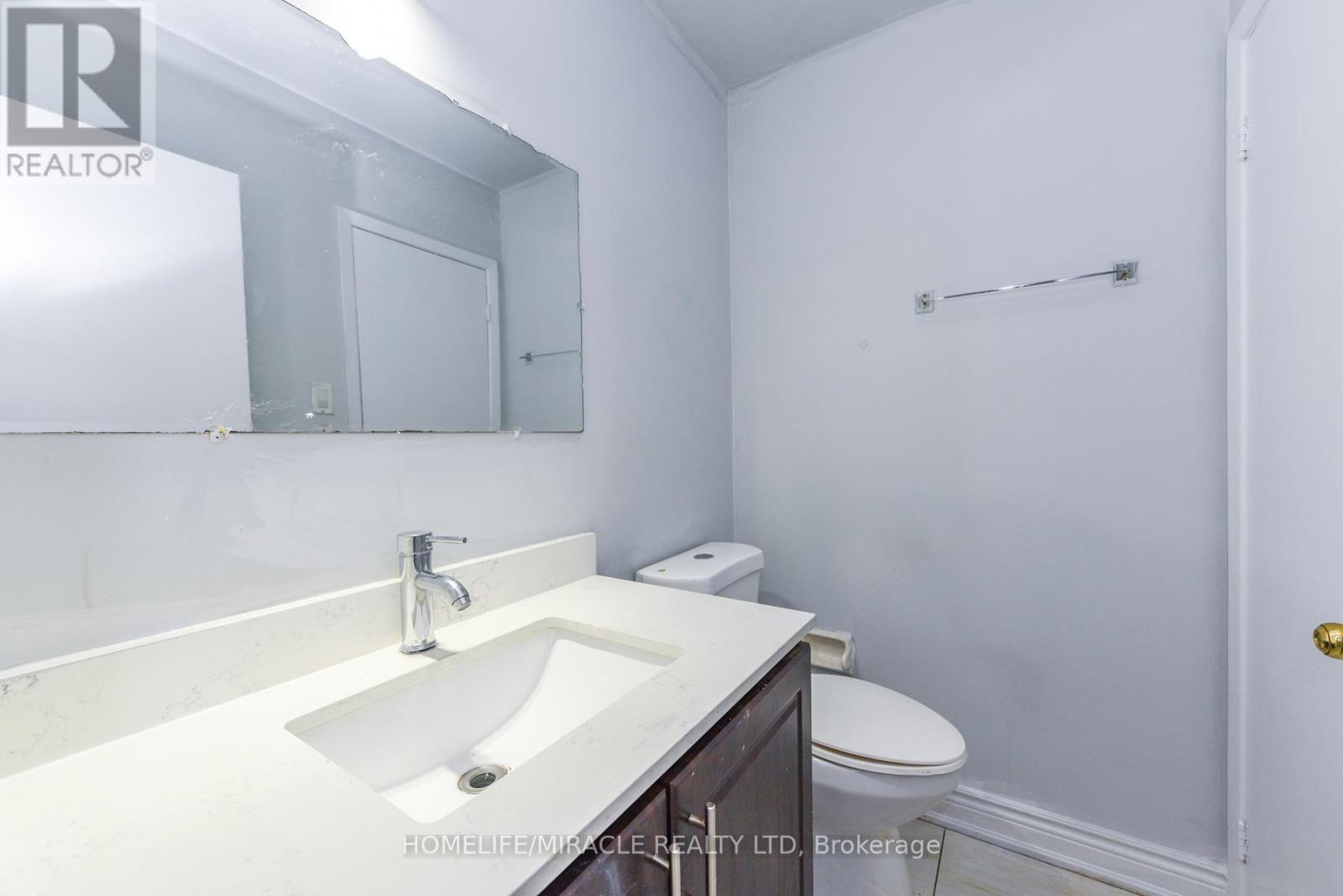 3442 Laddie Crescent, Mississauga, Ontario  L4T 1N1 - Photo 8 - W12446845