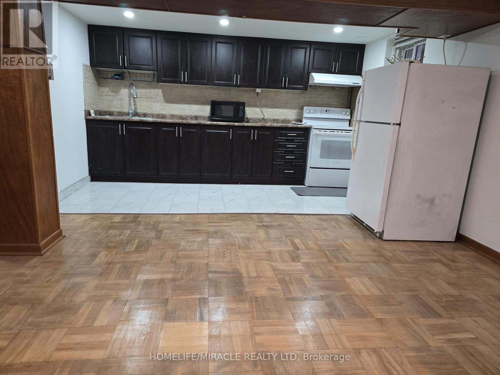 BSMT - 37 CAMEO CRESCENT, Toronto, Ontario