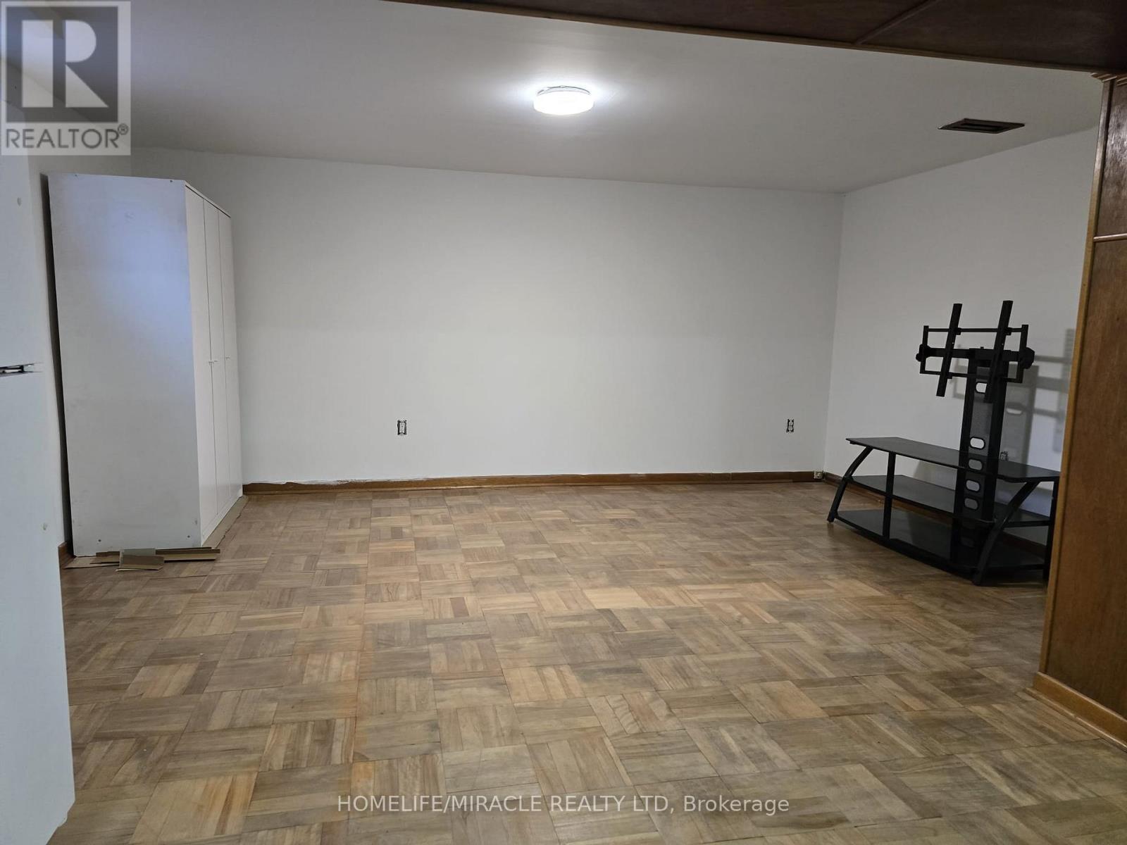 Bsmt - 37 Cameo Crescent, Toronto, Ontario  M6N 2K4 - Photo 2 - W12446852
