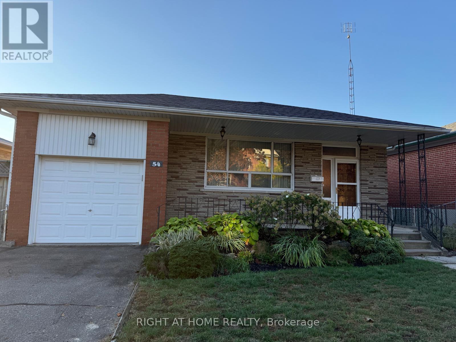 54 LEMONWOOD DRIVE, Toronto, Ontario