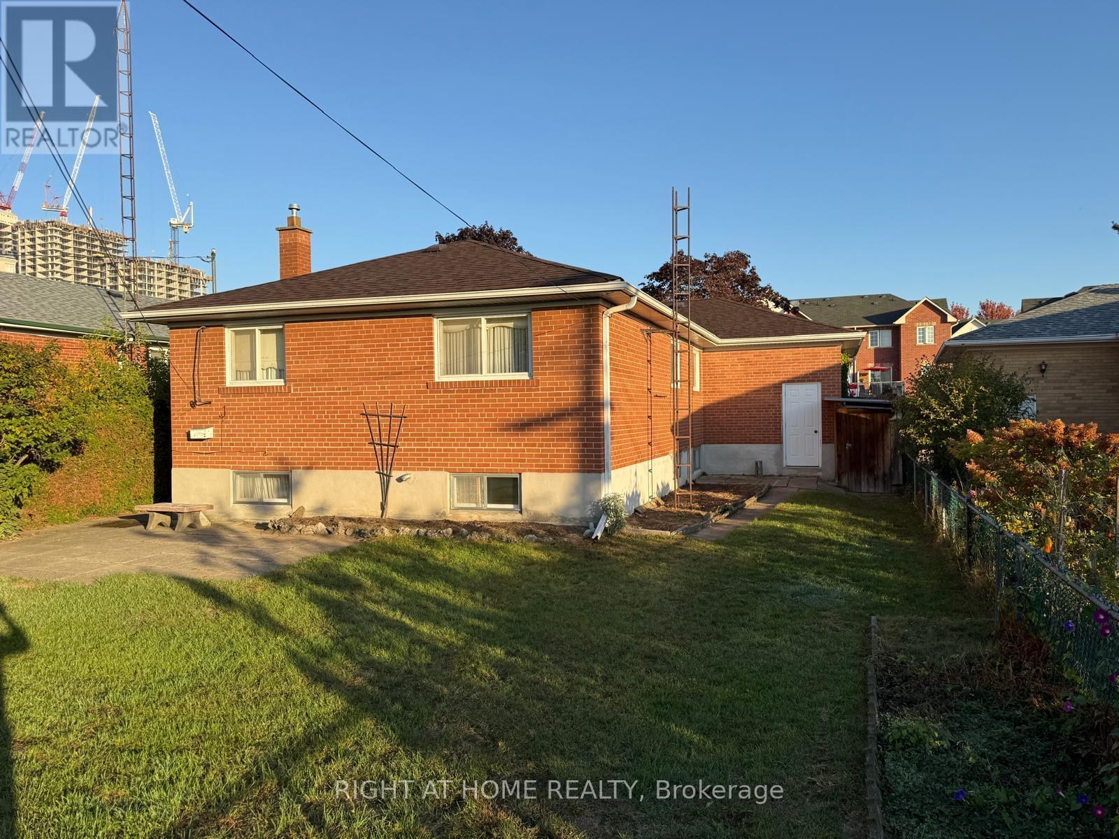 54 Lemonwood Drive, Toronto, Ontario  M9A 4L5 - Photo 2 - W12446854