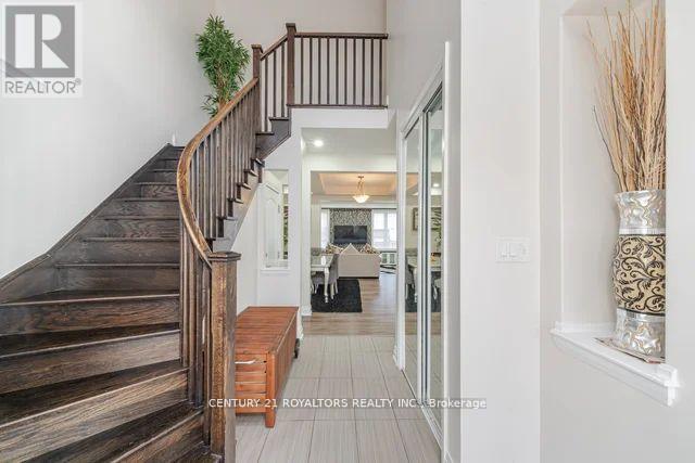 77 Enford Crescent, Brampton (Northwest Brampton), Ontario  L7A 0G1 - Photo 5 - W12446876