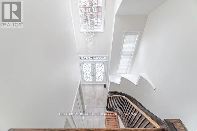 77 Enford Crescent, Brampton (Northwest Brampton), Ontario  L7A 0G1 - Photo 6 - W12446876