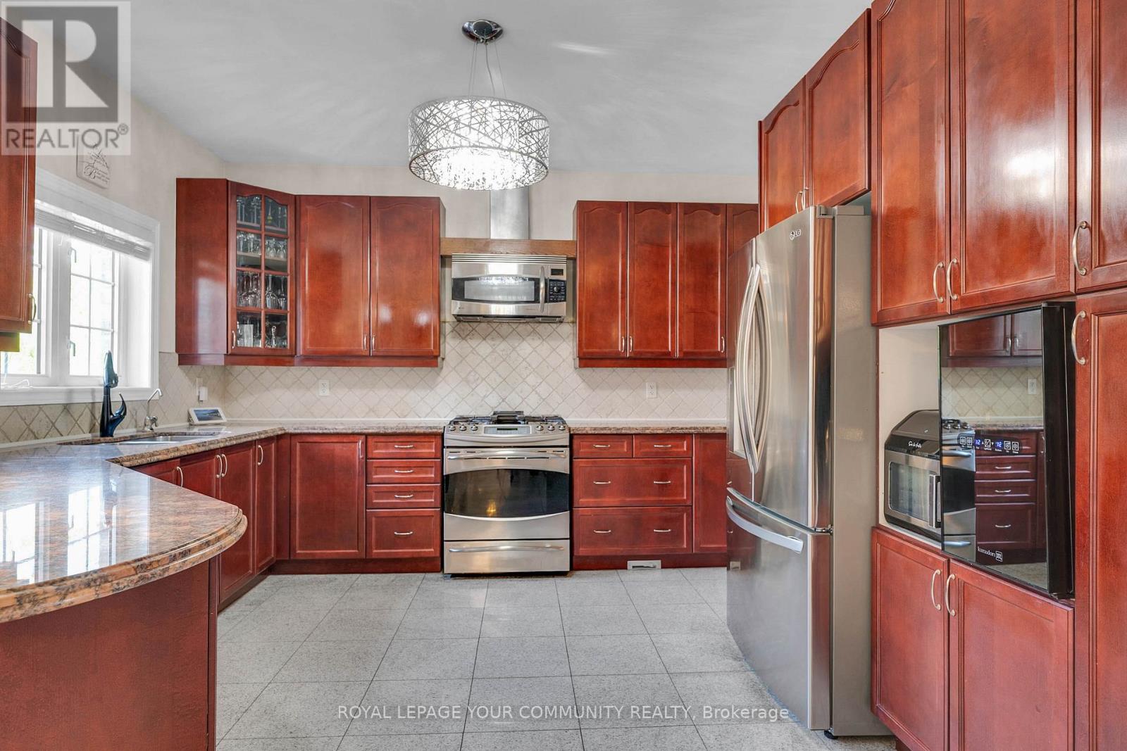 26 Louvain Drive, Brampton, Ontario  L6P 1W6 - Photo 16 - W12446883