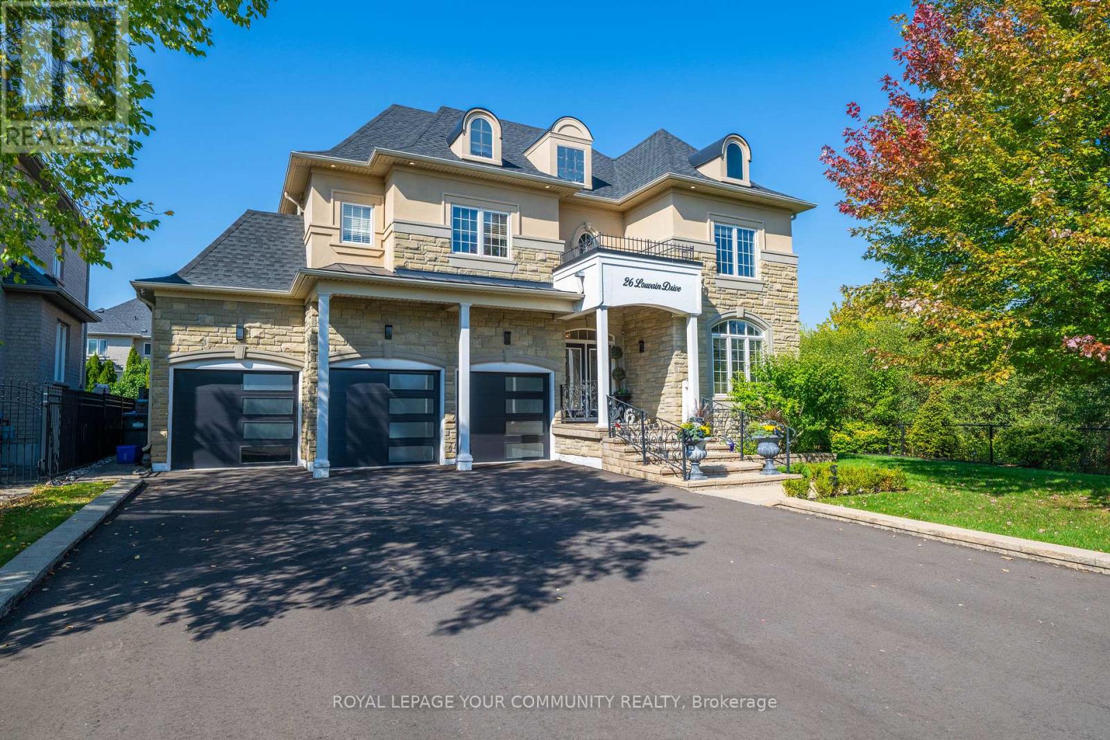 26 Louvain Drive, Brampton, Ontario  L6P 1W6 - Photo 2 - W12446883