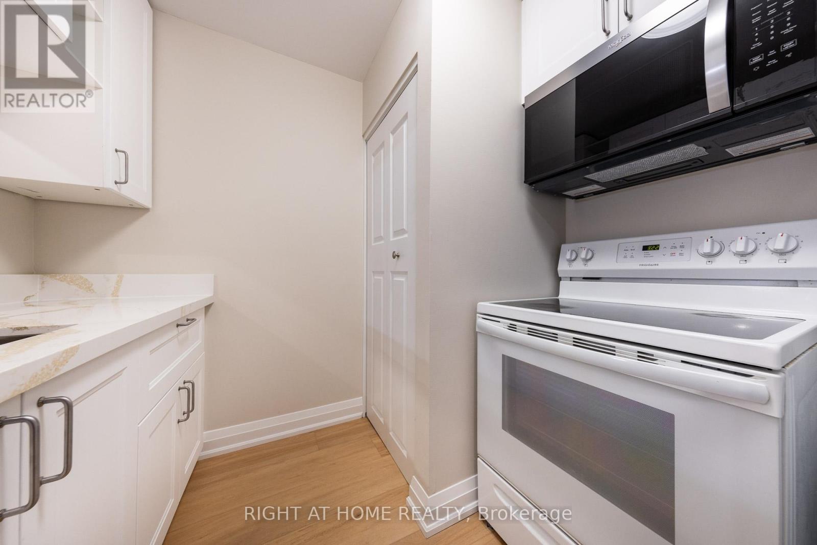 722 - 1450 Glen Abbey Gate, Oakville, Ontario  L6M 2V7 - Photo 11 - W12446908