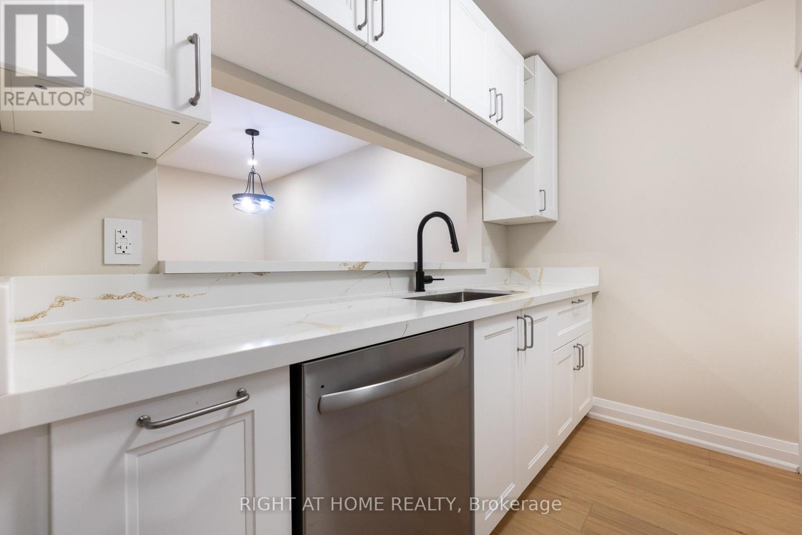 722 - 1450 Glen Abbey Gate, Oakville, Ontario  L6M 2V7 - Photo 12 - W12446908