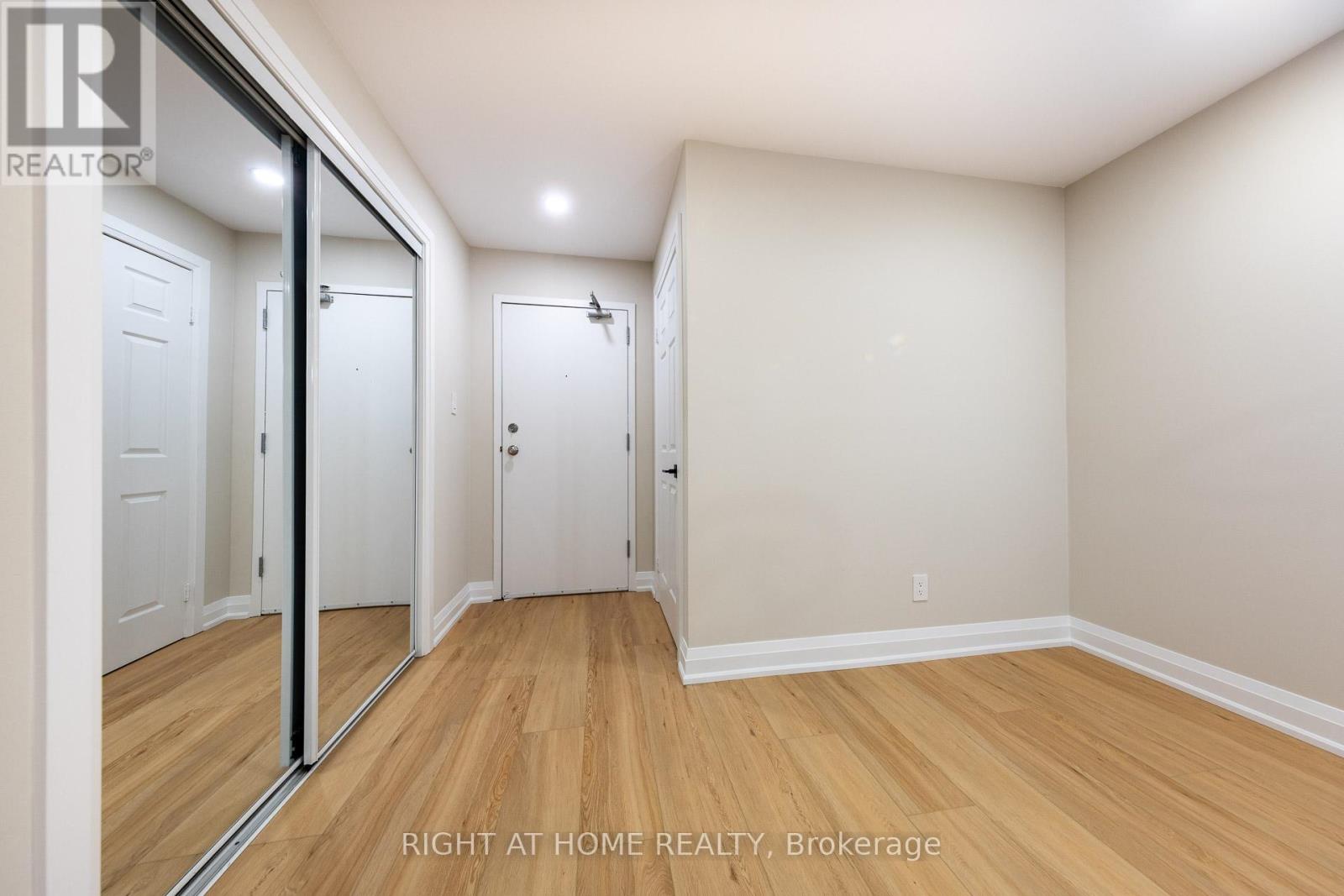 722 - 1450 Glen Abbey Gate, Oakville, Ontario  L6M 2V7 - Photo 4 - W12446908