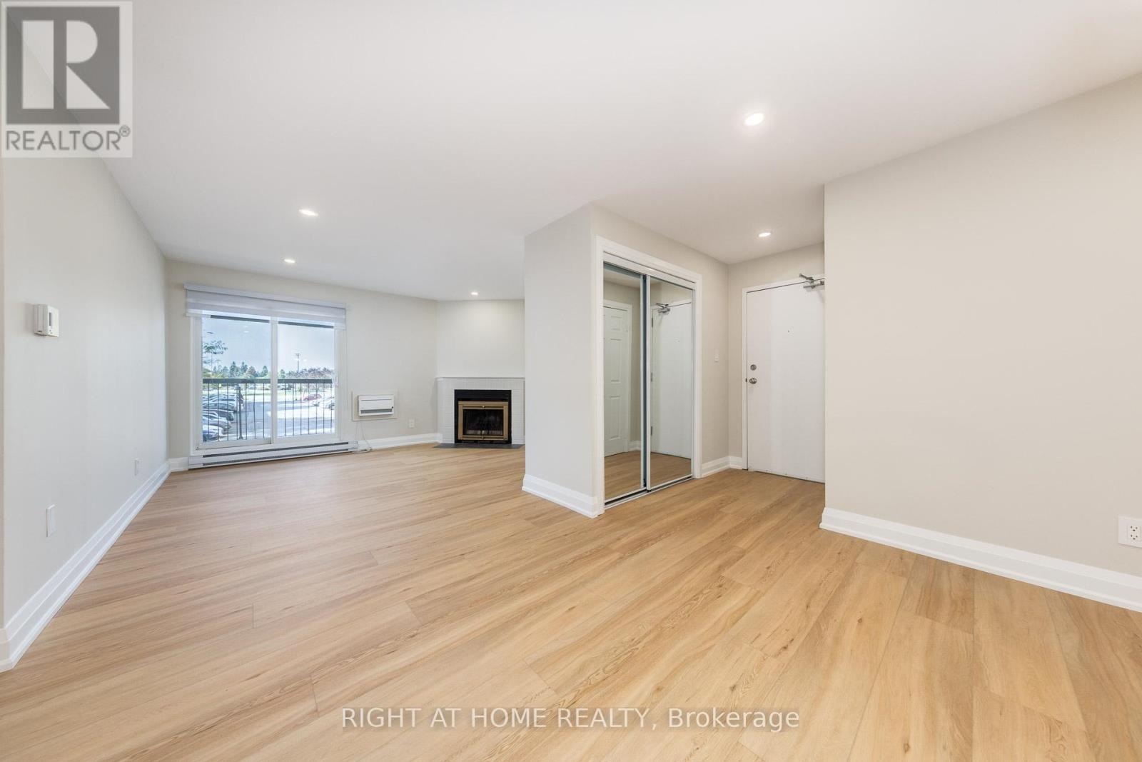 722 - 1450 Glen Abbey Gate, Oakville, Ontario  L6M 2V7 - Photo 5 - W12446908