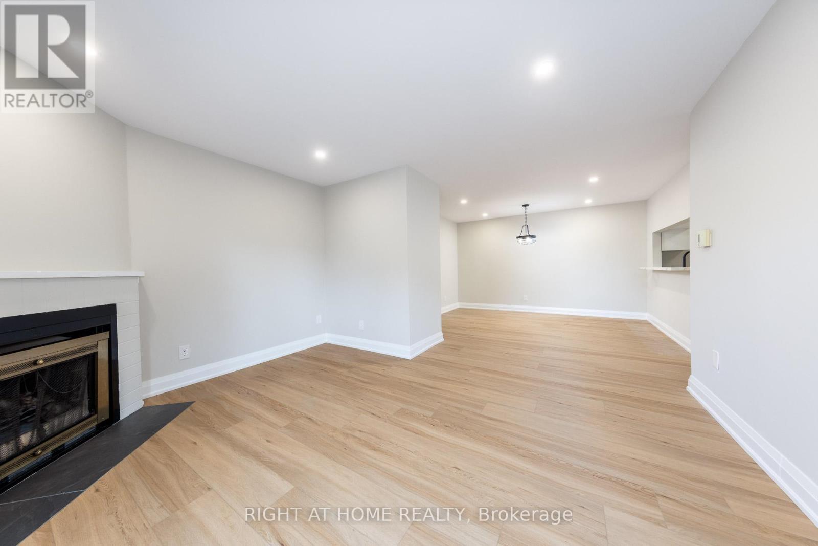 722 - 1450 Glen Abbey Gate, Oakville, Ontario  L6M 2V7 - Photo 7 - W12446908