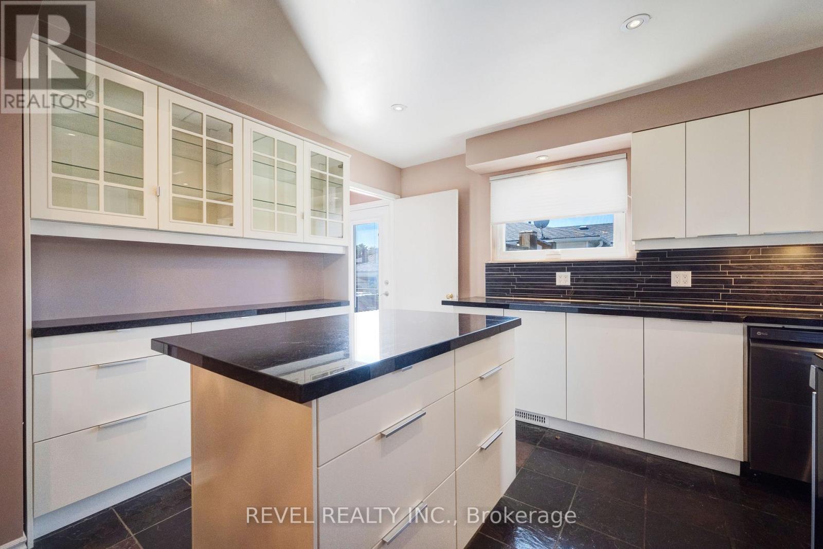 44 Marblehead Crescent, Brampton, Ontario  L6S 2V1 - Photo 19 - W12446914