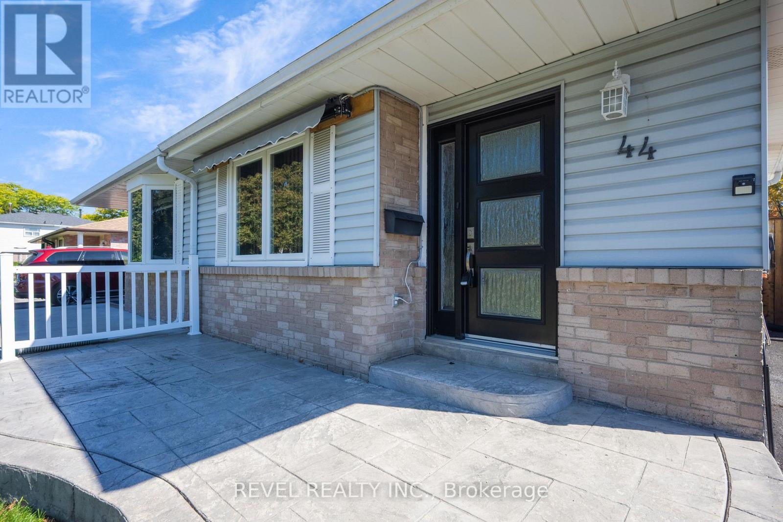 44 Marblehead Crescent, Brampton, Ontario  L6S 2V1 - Photo 2 - W12446914