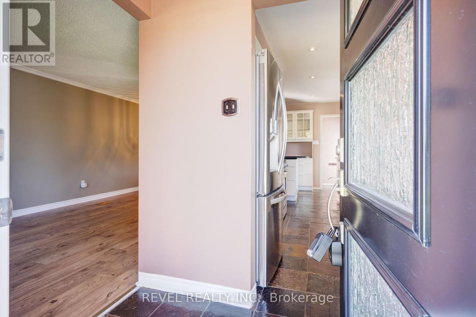 44 Marblehead Crescent, Brampton, Ontario  L6S 2V1 - Photo 4 - W12446914