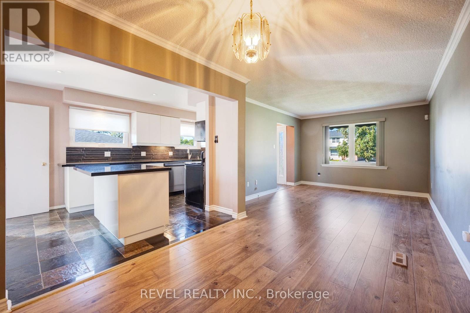 44 Marblehead Crescent, Brampton, Ontario  L6S 2V1 - Photo 6 - W12446914