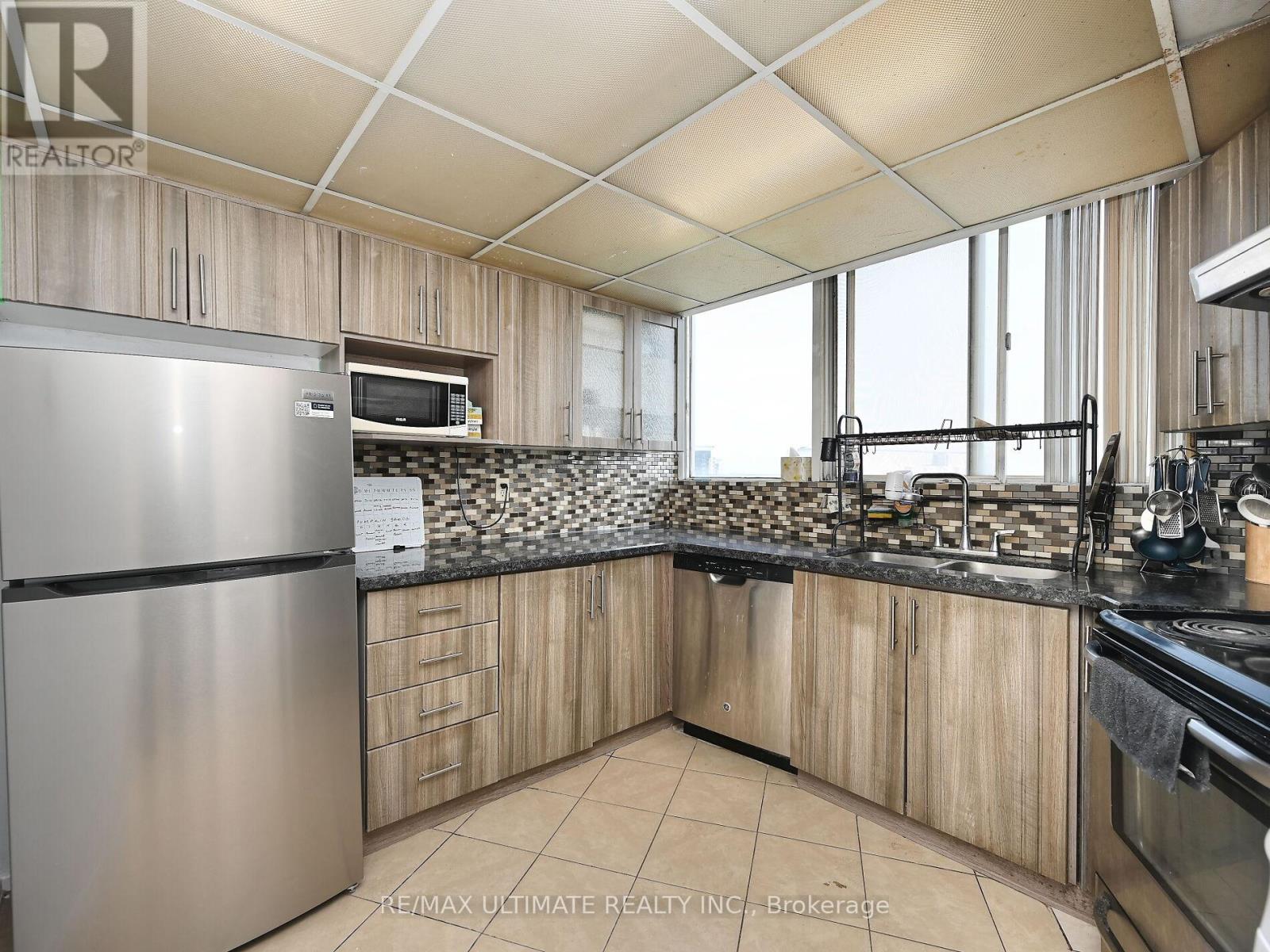 2101 - 3700 Kaneff Crescent, Mississauga, Ontario  L5A 4B8 - Photo 24 - W12446917
