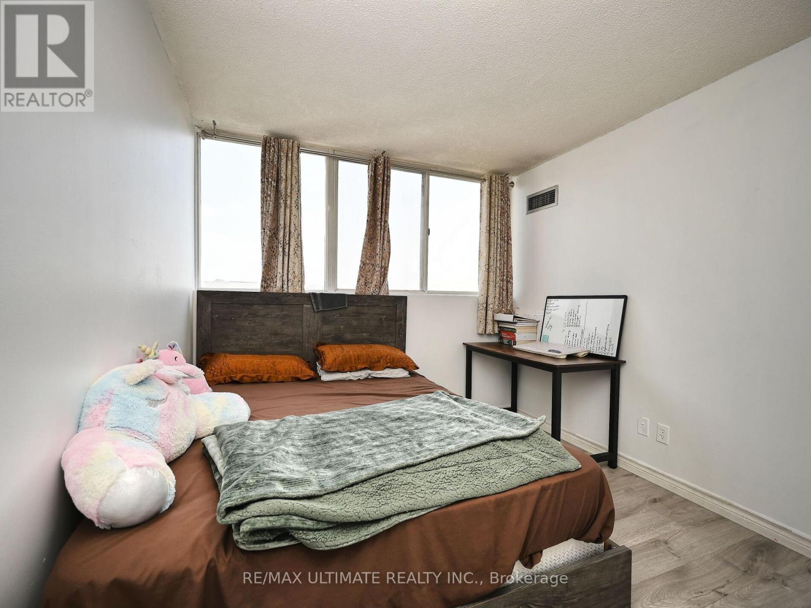 2101 - 3700 Kaneff Crescent, Mississauga, Ontario  L5A 4B8 - Photo 37 - W12446917